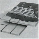 Укладка облицовочной панели на клеящий раствор с прокладкой из стеклоткани
